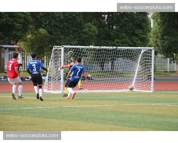 社区活动：法国职业足球联盟举办公开课，向青少年讲解边路传中的基本技术与战术选择