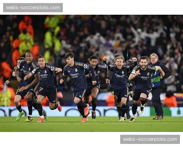 备战情况：曼城全队抵达马德里，入住当地酒店并进行了轻度训练