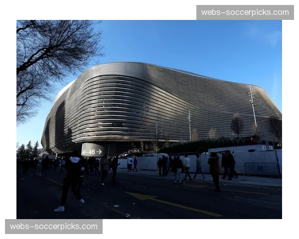伯纳乌球场新排水系统通过测试，旨在保障雨天比赛转换流畅性