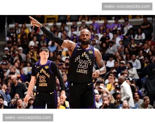 湖人距离晋级仅一步之遥，詹姆斯季后赛经验成决胜因素