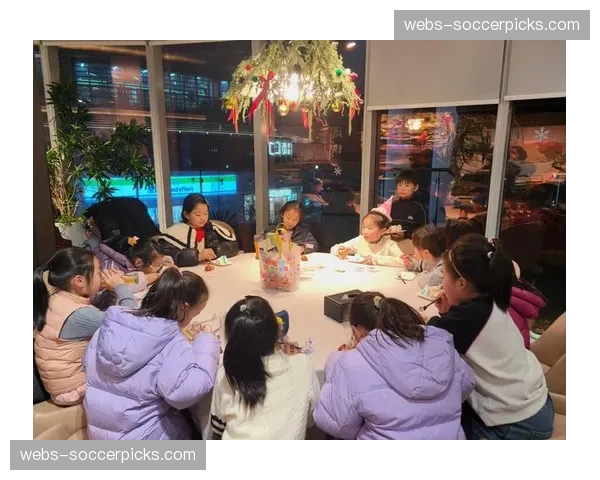 印第安纳狂热队为小球迷举办特别的生日庆祝活动。 印第安纳狂热队为小球迷举办特别的生日庆祝活动。